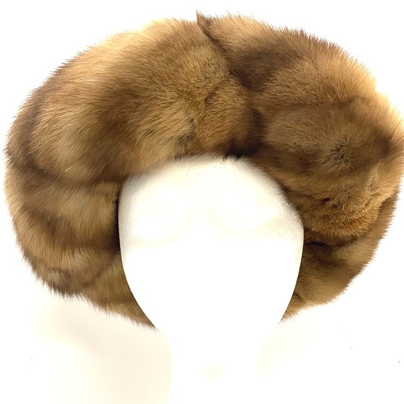 deCarlis Women's Fox Fur Roller Hat - Picture 4 of 12
